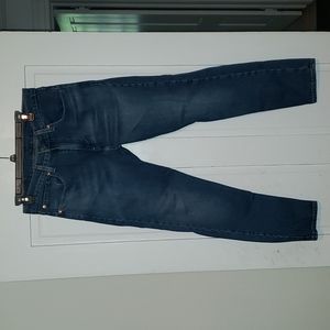 Levi 512 // 31x30 // Medium Wash